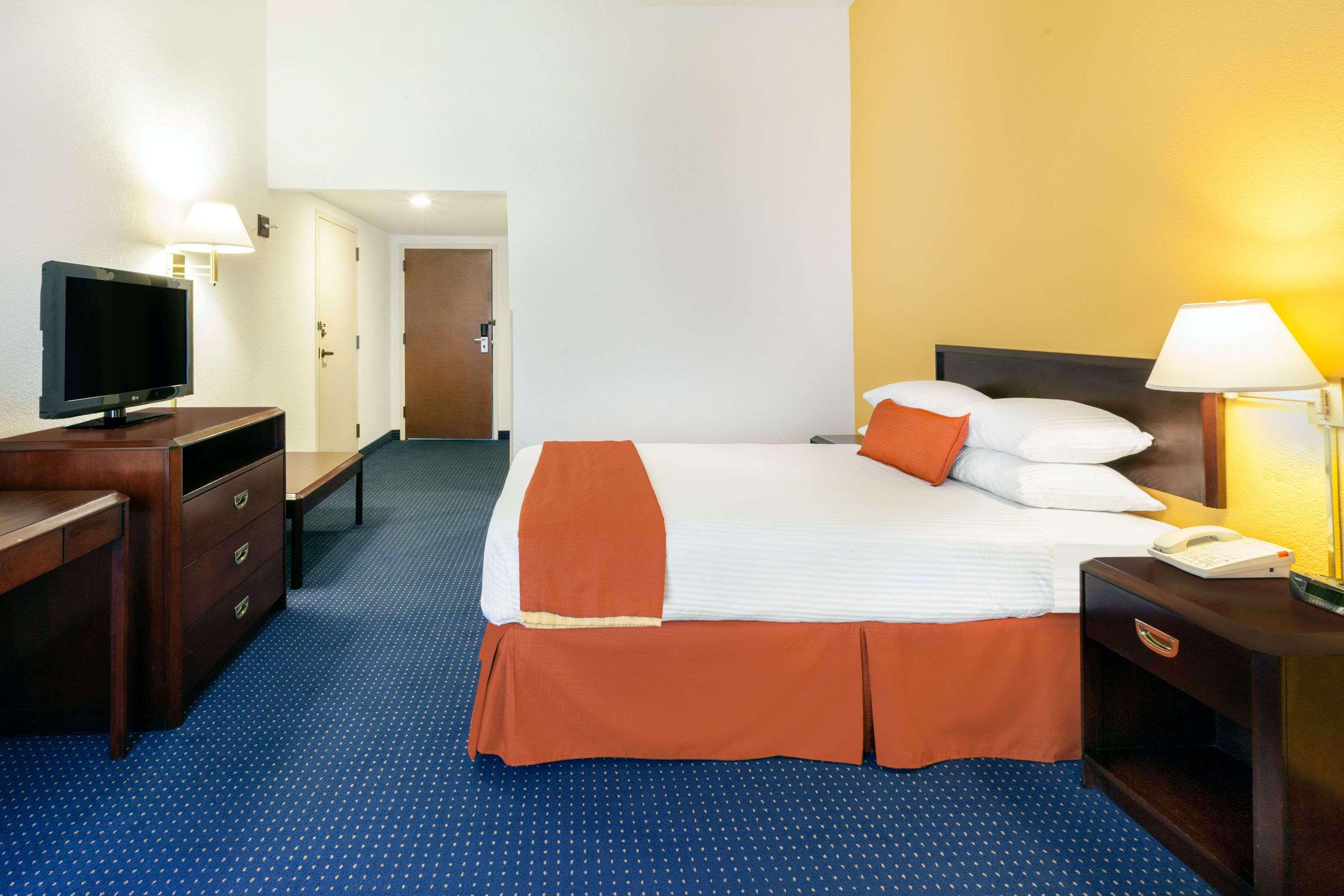 Hotel Wyndham Garden Monterrey Norte 4*