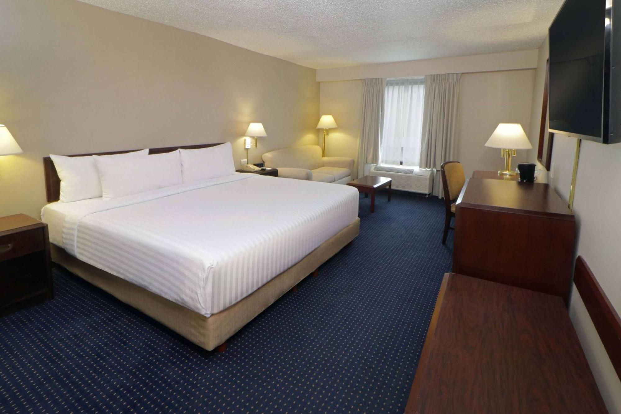 Wyndham Garden Monterrey Norte Hotel 4*